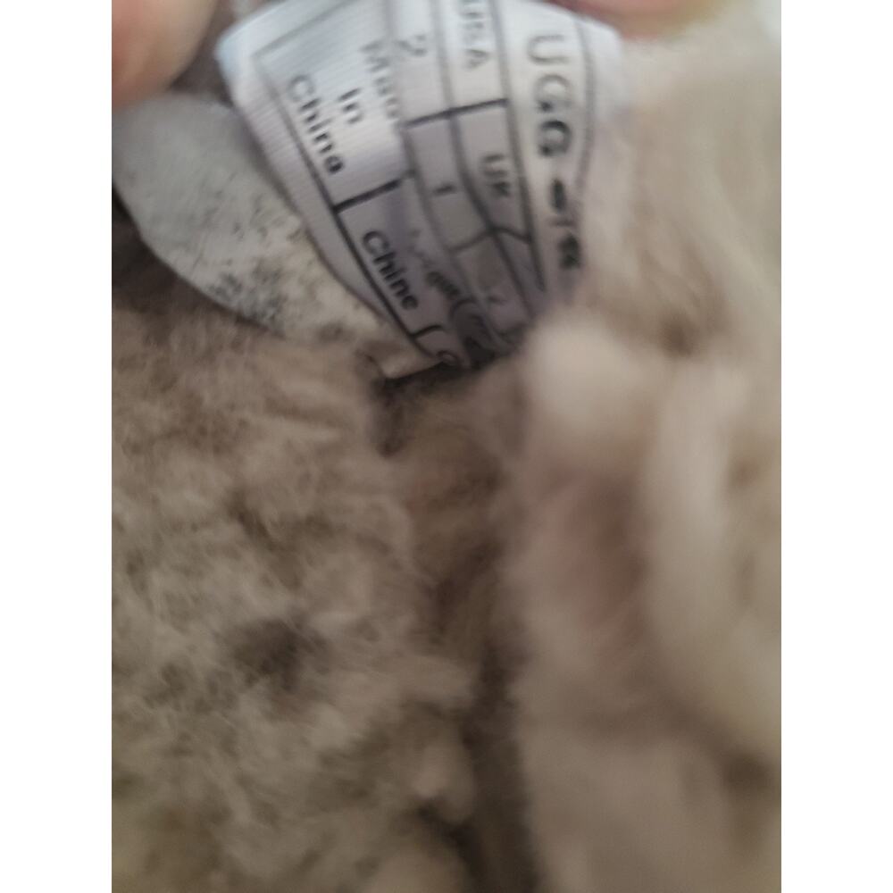 UGG Kids Slippers Size 2 - Picture 5 of 5